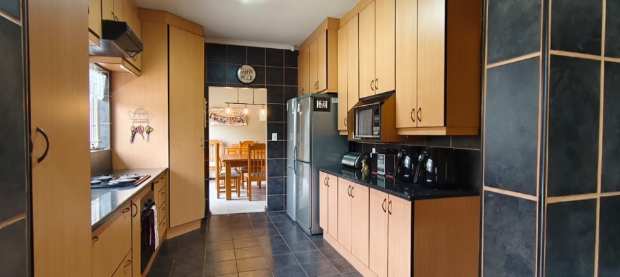 5 Bedroom Property for Sale in Pellissier Free State